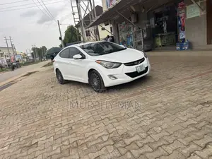 Hyundai Elantra Limited Sedan FWD (1.8L 4cyl 6A) 2013 White