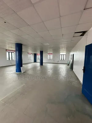 Over 200sqm Massive Shop/Warehouse to Let Directly Facing the Express