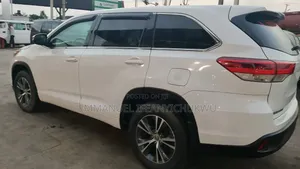 Toyota Highlander LE 4x2 (2.7L 4cyl 6A) 2018 White