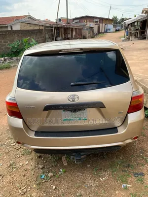 Toyota Highlander Limited 2010 Gold