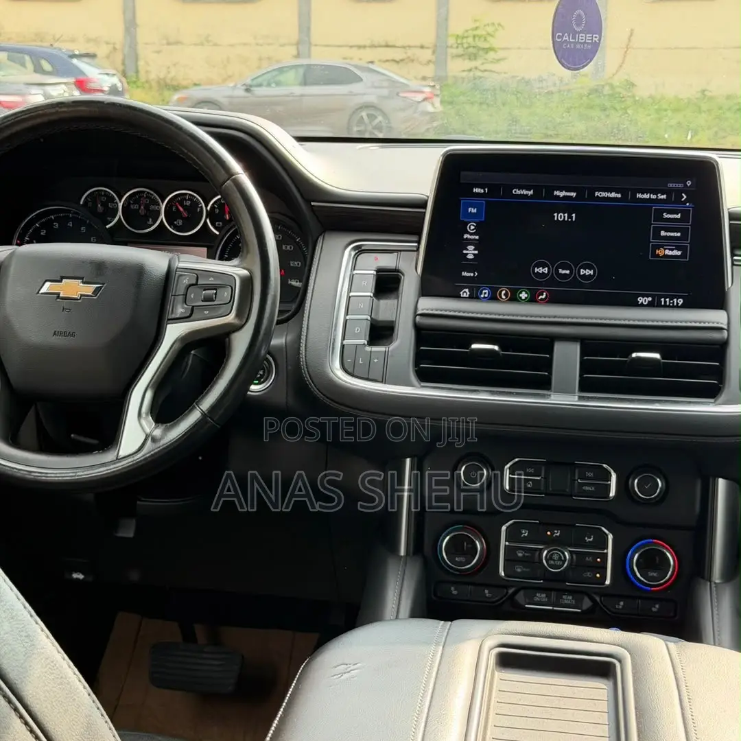 Chevrolet Suburban 2021 Black