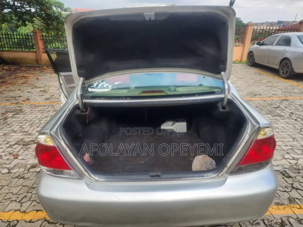 Toyota Camry 2006 Silver