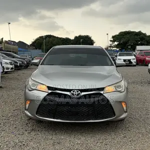 Toyota Camry LE 4dr Sedan (2.5L 4cyl 6A) 2015 Silver