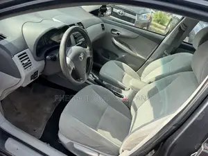 Toyota Corolla LE 4dr Sedan (1.8L 4cyl 4A) 2010 Gray