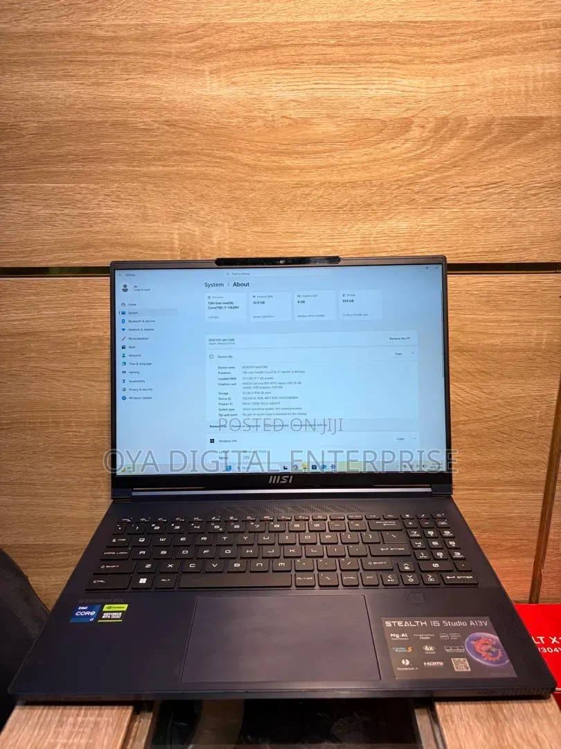 Laptop MSI Stealth 16 Studio A13VG 32GB Intel Core i7 SSD 1T