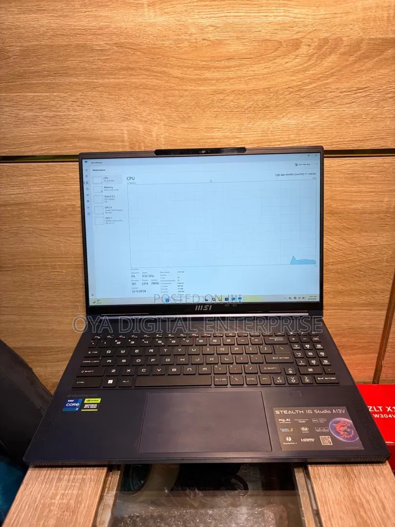 Laptop MSI Stealth 16 Studio A13VG 32GB Intel Core i7 SSD 1T