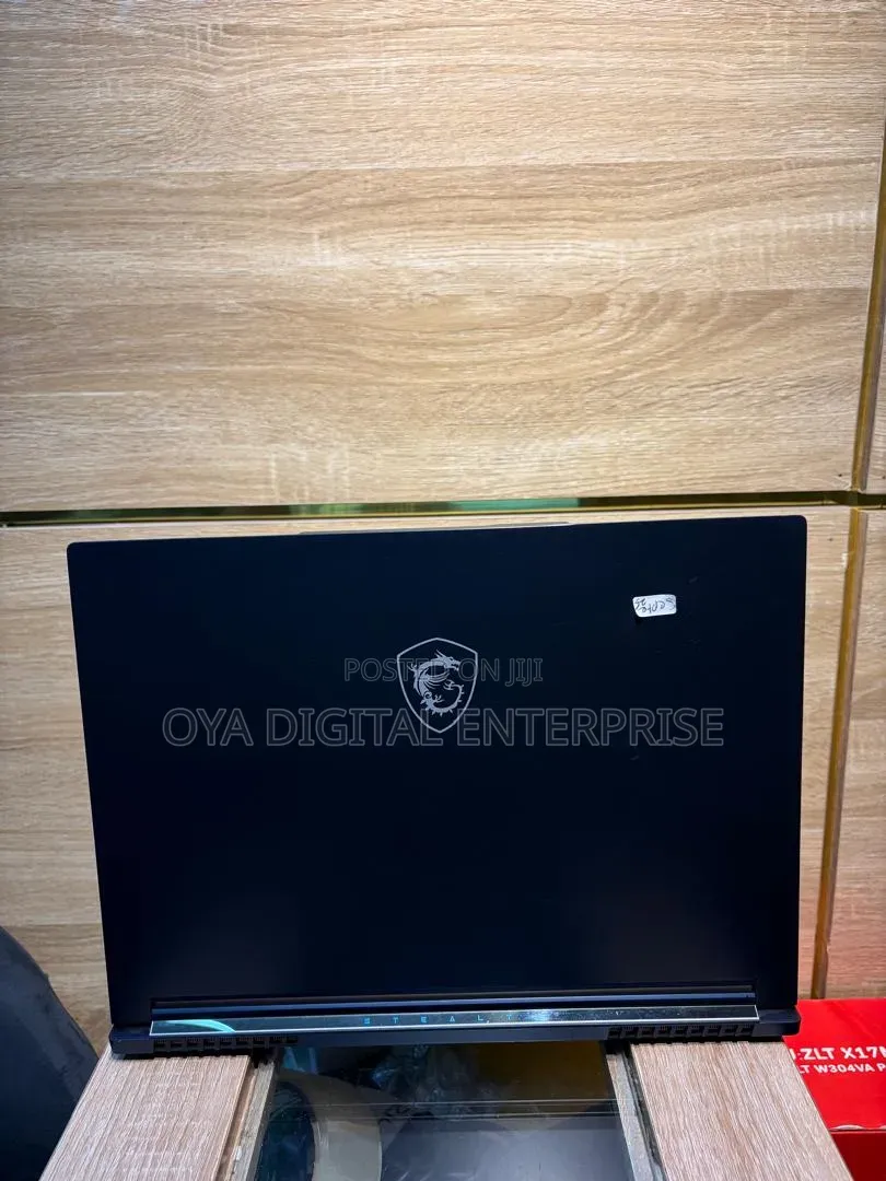 Laptop MSI Stealth 16 Studio A13VG 32GB Intel Core i7 SSD 1T