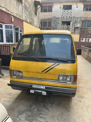 Mazda E2000 2000 Yellow