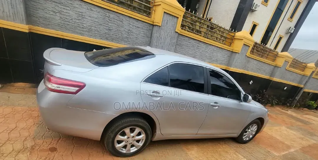 Toyota Camry 2010 Silver