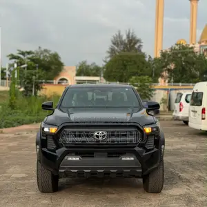 Toyota Tacoma 2024 Black