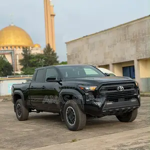 Toyota Tacoma 2024 Black