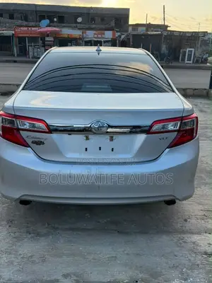 Toyota Camry XLE V6 4dr Sedan (3.5L 6cyl 6A) 2013 Silver