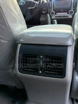 Toyota Camry XLE V6 4dr Sedan (3.5L 6cyl 6A) 2013 Silver