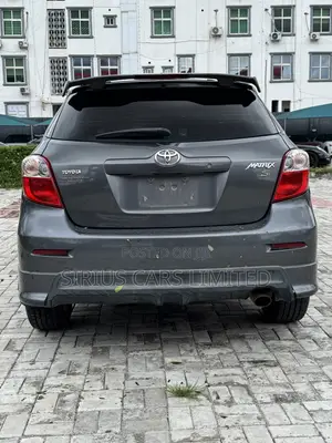 Toyota Matrix S Hatchback AWD (2.4L 4cyl 4A) 2011 Gray