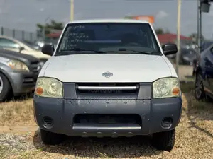 Nissan Frontier Automatic 2005 White