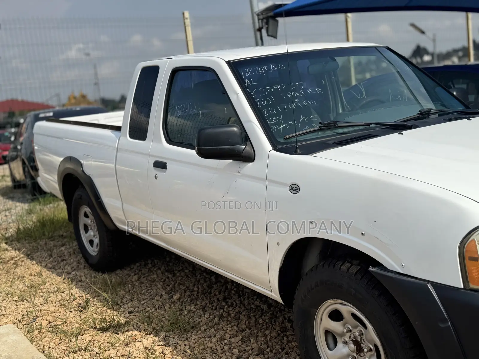 Nissan Frontier Automatic 2005 White