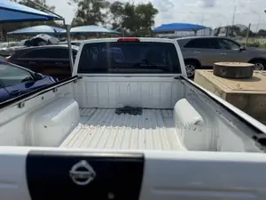 Nissan Frontier Automatic 2005 White