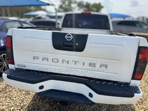 Nissan Frontier Automatic 2005 White