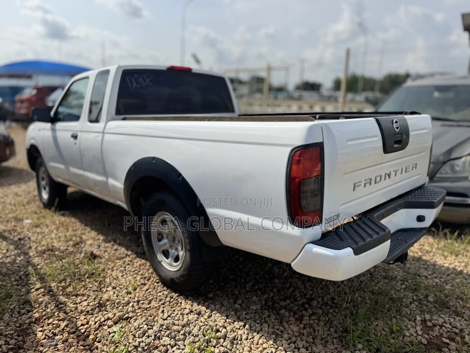 Nissan Frontier Automatic 2005 White