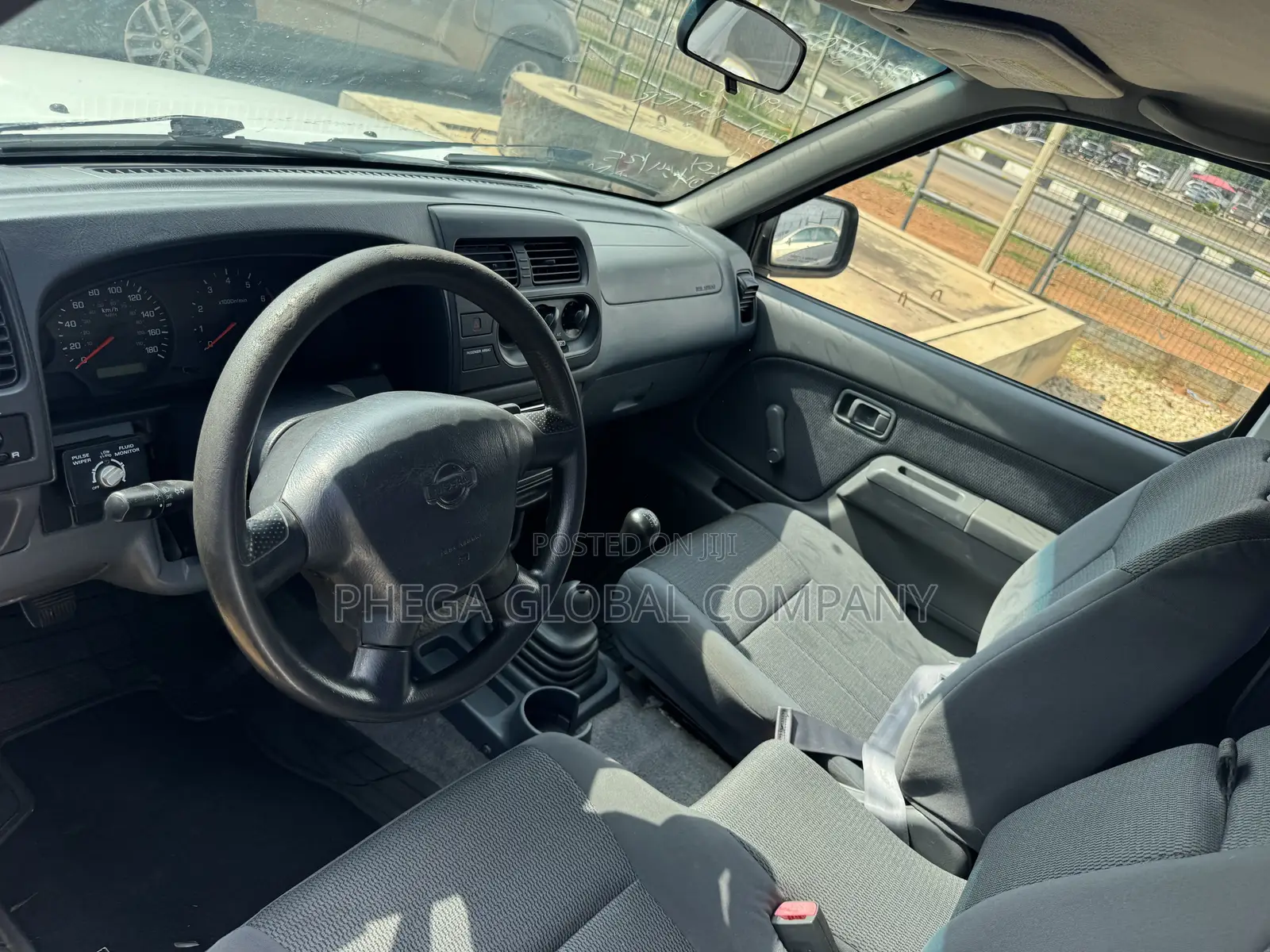Nissan Frontier Automatic 2005 White
