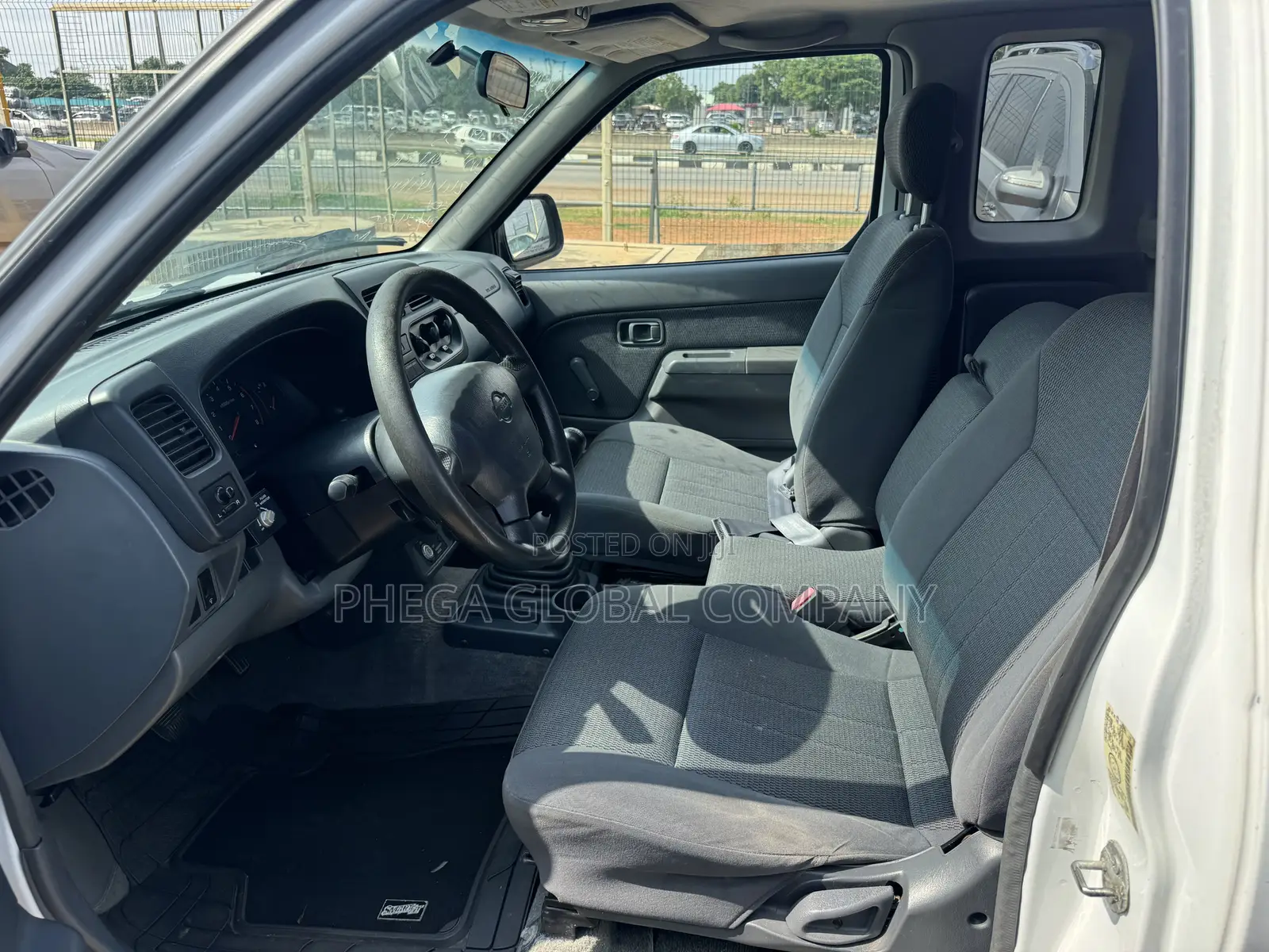 Nissan Frontier Automatic 2005 White