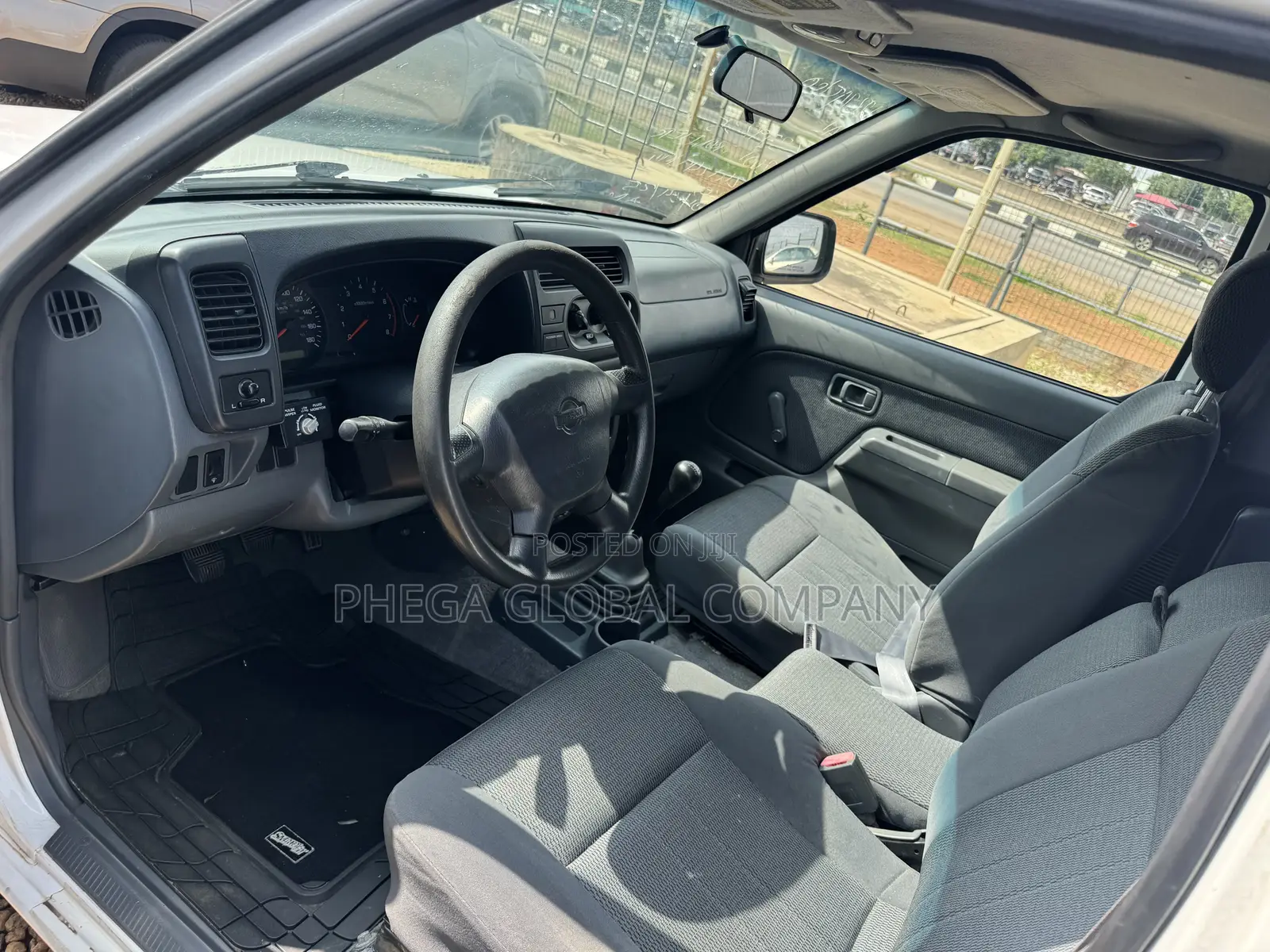 Nissan Frontier Automatic 2005 White