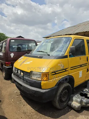 Volkswagen Transporter 2002 Yellow