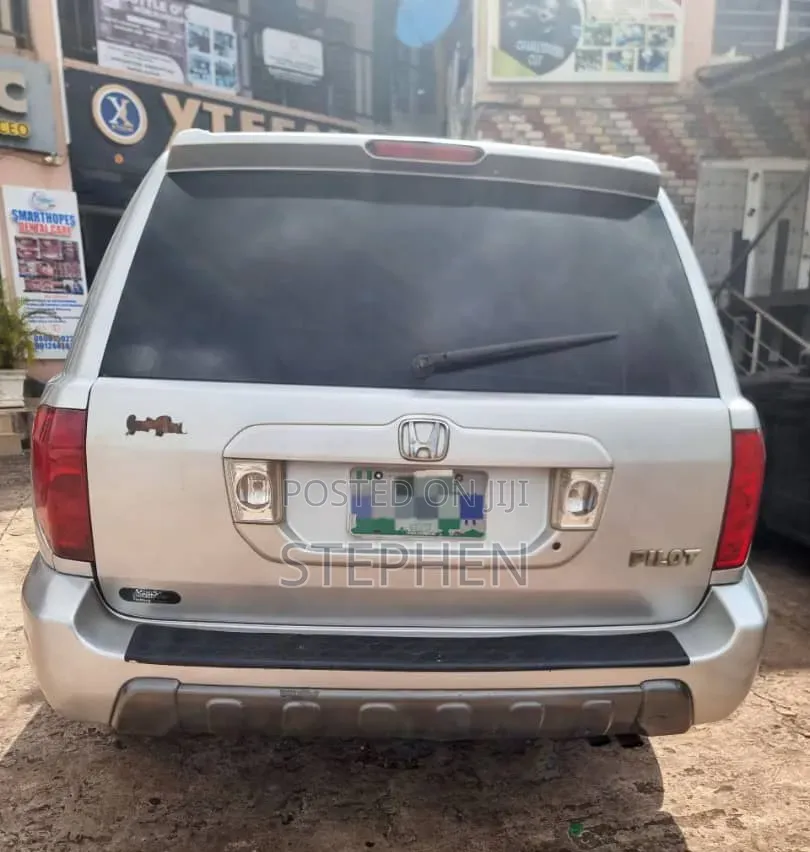 Honda Pilot 2005 Silver