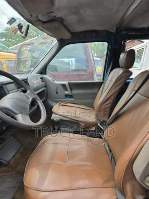 Volkswagen Transporter 2002 Yellow