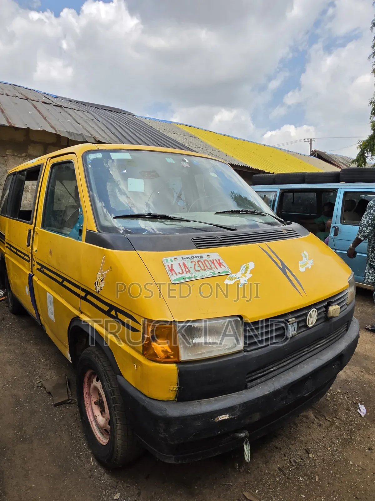 Volkswagen Transporter 2002 Yellow