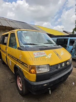 Volkswagen Transporter 2002 Yellow