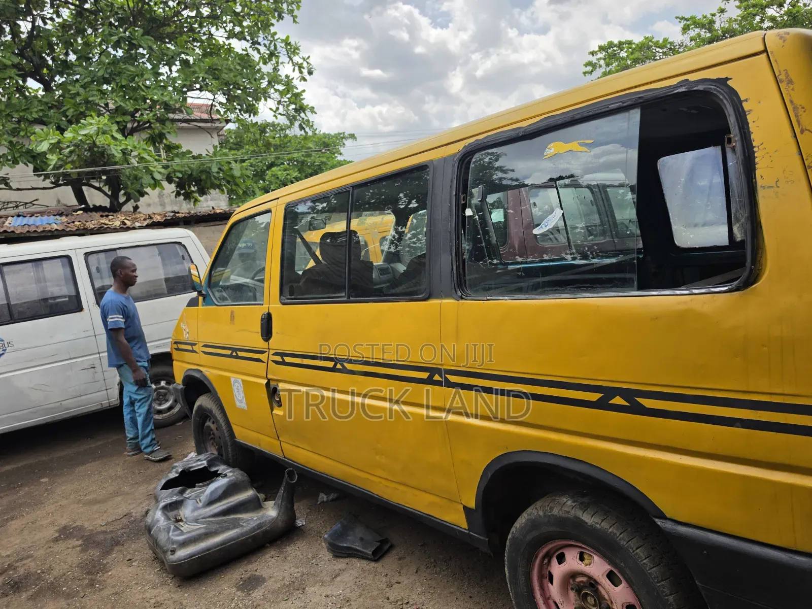 Volkswagen Transporter 2002 Yellow