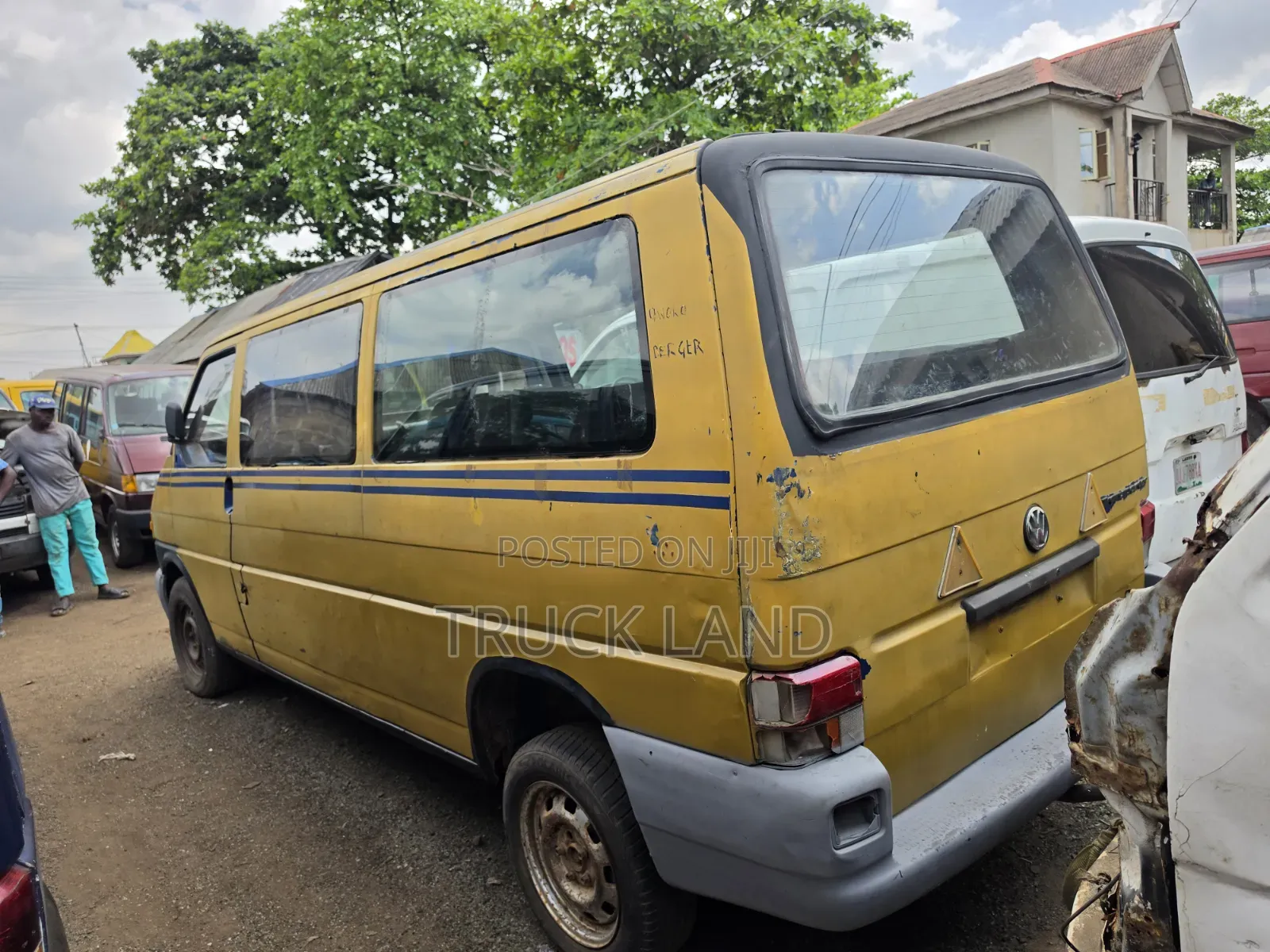 Volkswagen Transporter 2004 Yellow