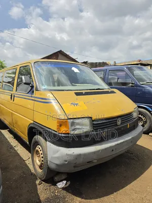 Volkswagen Transporter 2004 Yellow