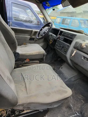 Volkswagen Transporter 2004 Yellow