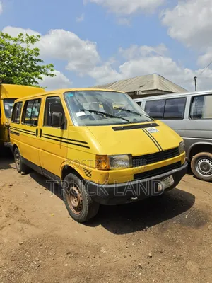 Volkswagen Transporter 2005 Yellow
