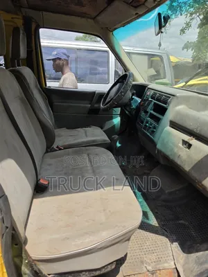 Volkswagen Transporter 2005 Yellow