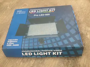 Pro LED 600 Light Kit + Tripod Stand