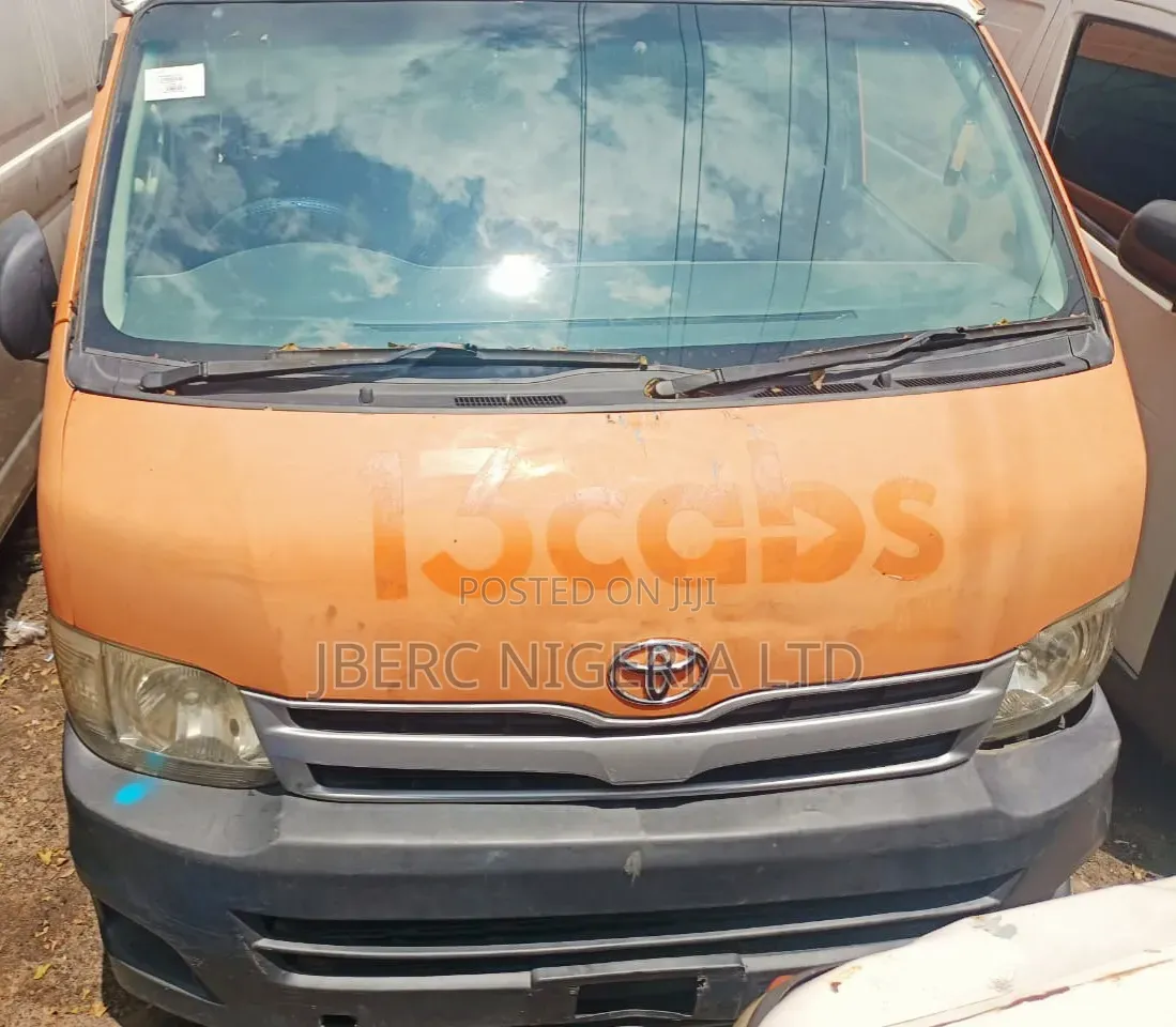Toyota HiAce 2013 Orange