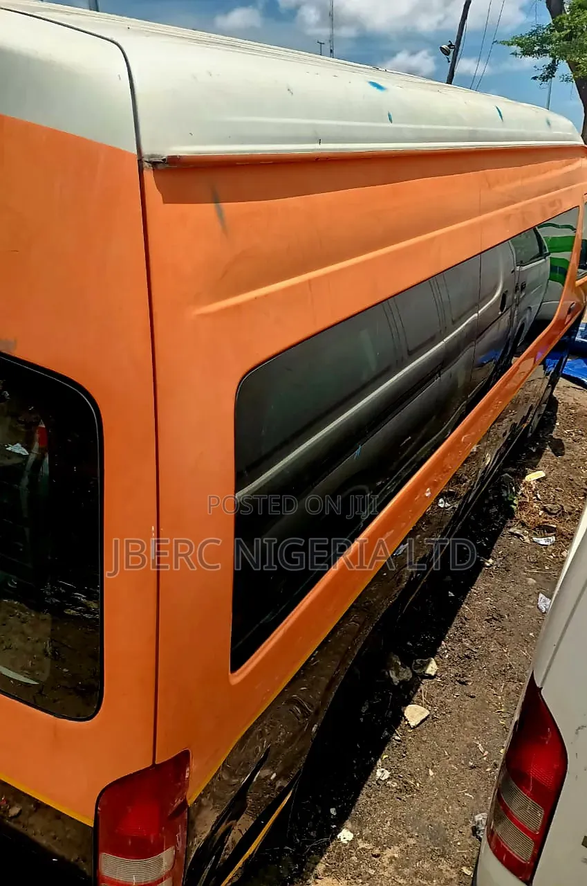 Toyota HiAce 2013 Orange