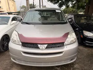 Toyota Sienna 2005 Gold