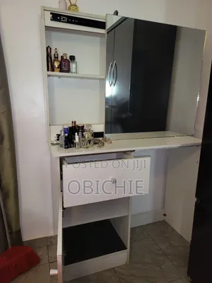 Modern Dressing Table With Mirror and Storage