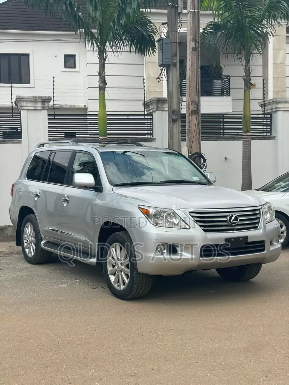 Lexus LX 570 2011 Silver