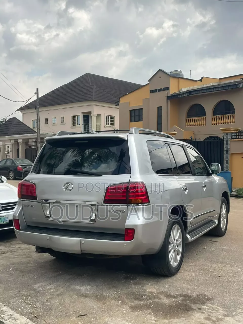 Lexus LX 570 2011 Silver
