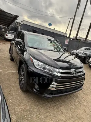 Toyota Highlander XLE 4x4 V6 (3.5L 6cyl 8A) 2017 Black