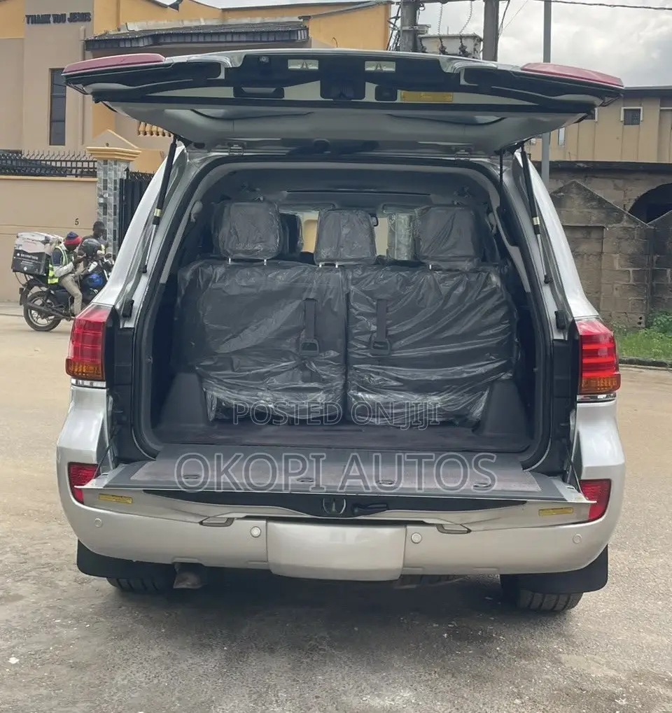 Lexus LX 570 2010 Silver