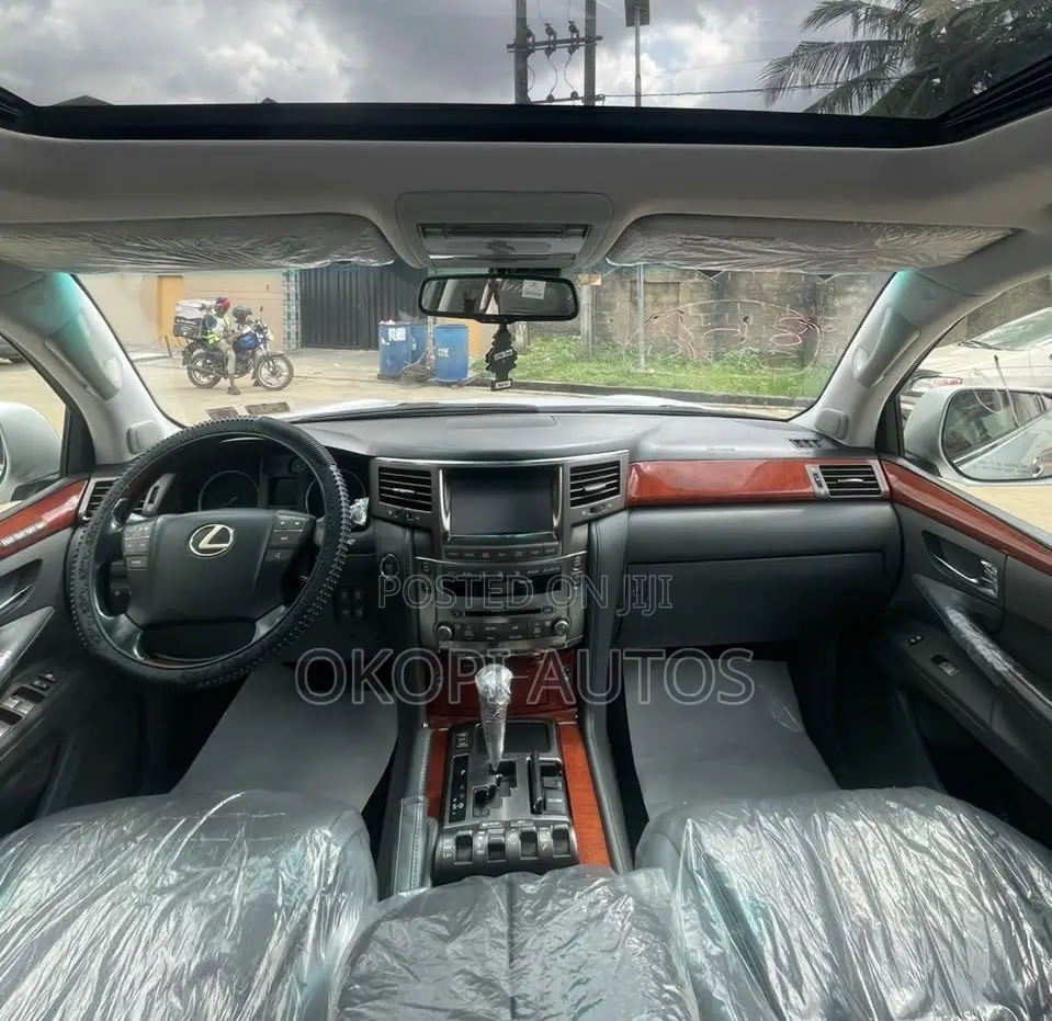Lexus LX 570 2010 Silver