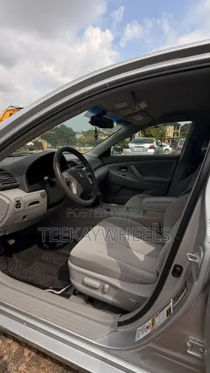 Toyota Camry LE V6 4dr Sedan (3.5L 6cyl 6A) 2011 Silver