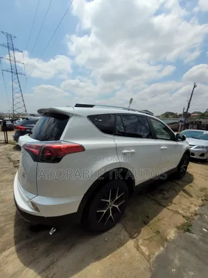 Toyota RAV4 SE AWD (2.5L 4cyl 6A) 2017 White
