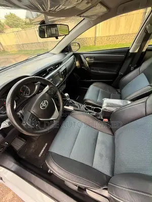 Toyota Corolla S Plus 4dr Sedan (1.8L 4cyl 6M) 2014 White